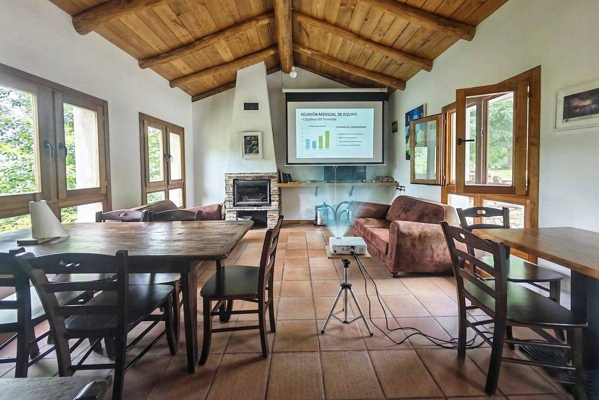 Alojamiento amplio con chimenea para familias